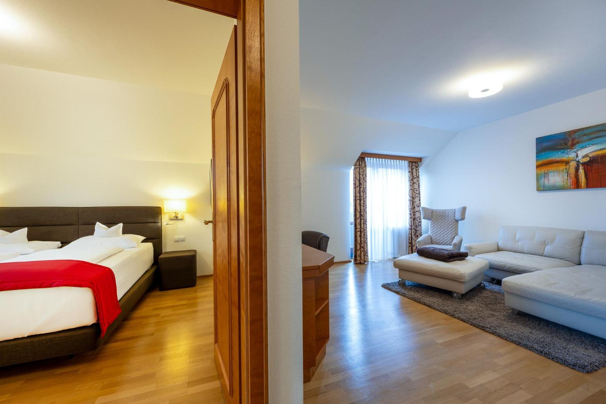Landhotel Steiner Grossheirath Exterior photo