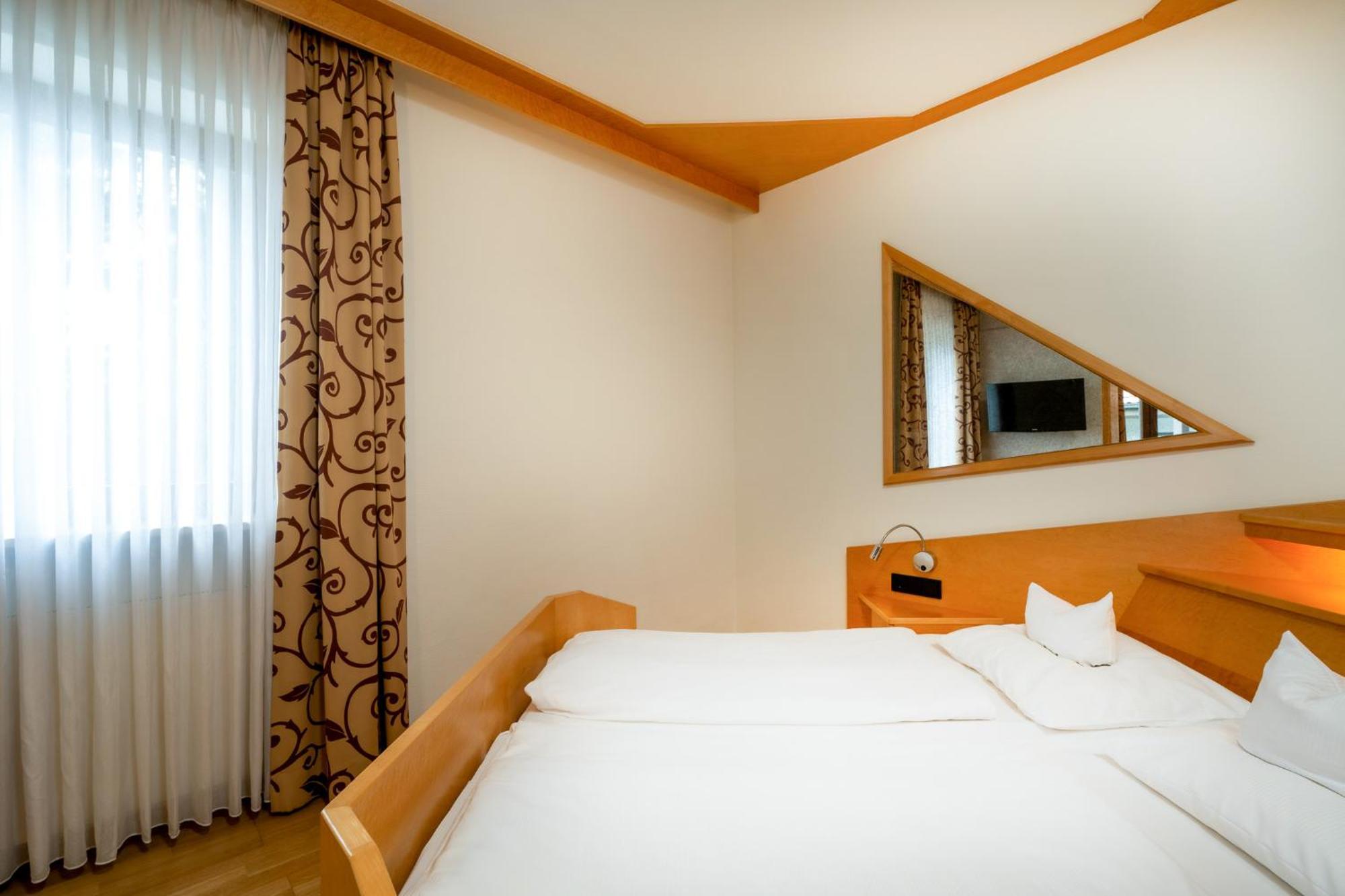 Landhotel Steiner Grossheirath Exterior photo