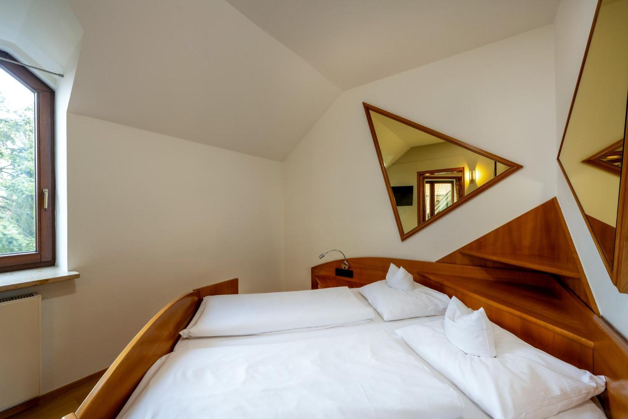 Landhotel Steiner Grossheirath Exterior photo