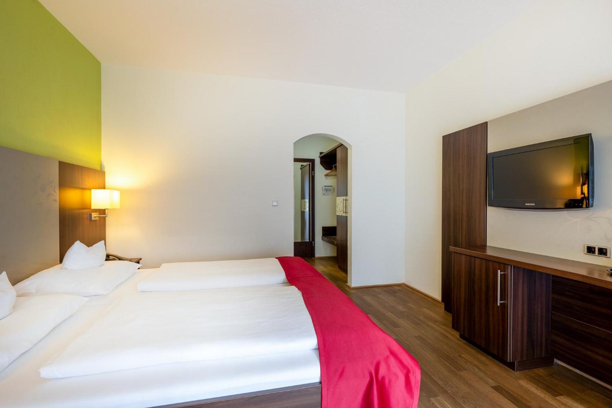 Landhotel Steiner Grossheirath Exterior photo