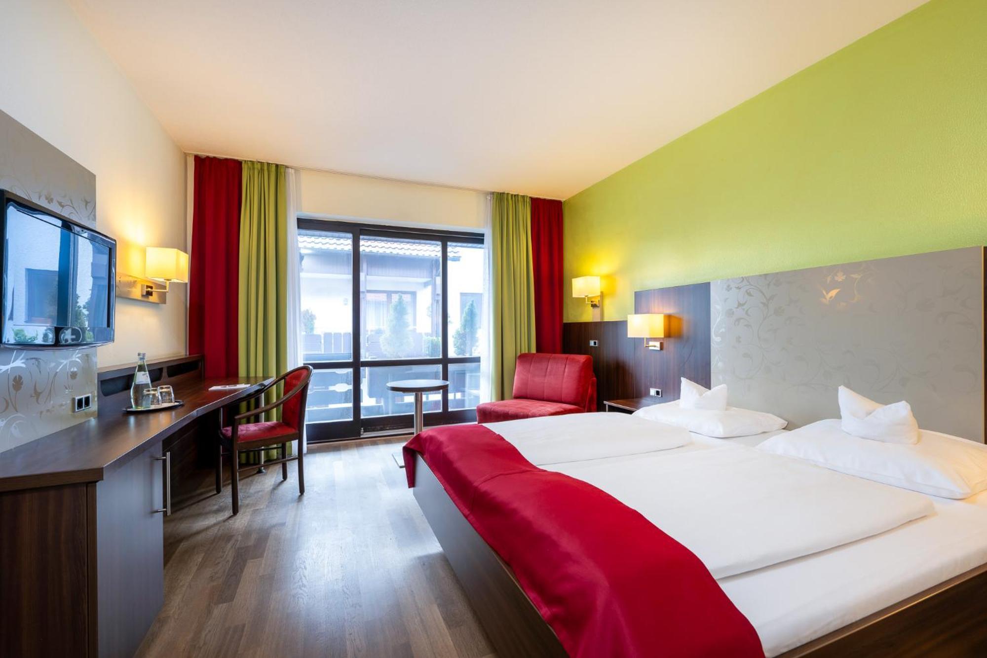 Landhotel Steiner Grossheirath Exterior photo