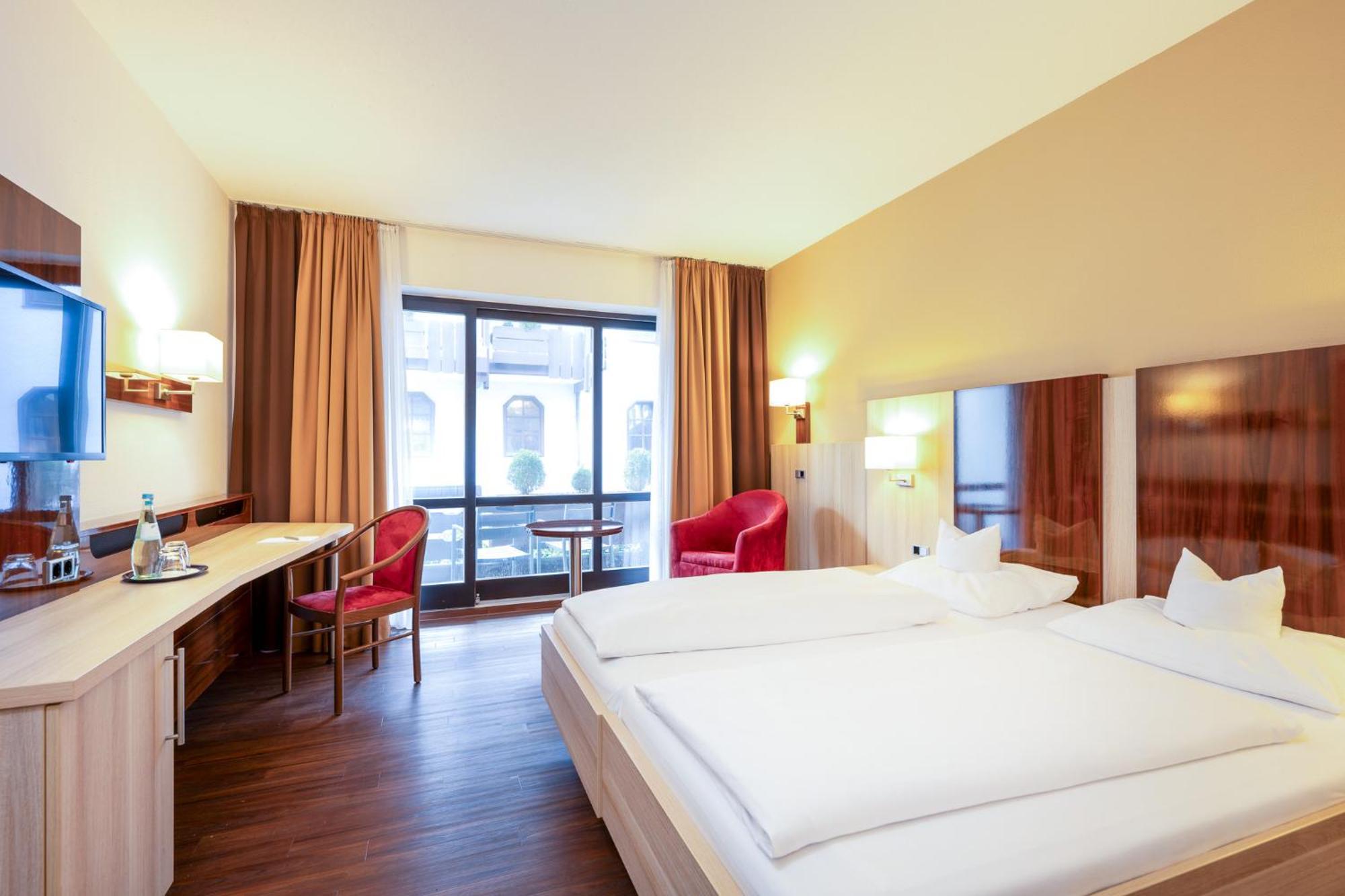 Landhotel Steiner Grossheirath Exterior photo