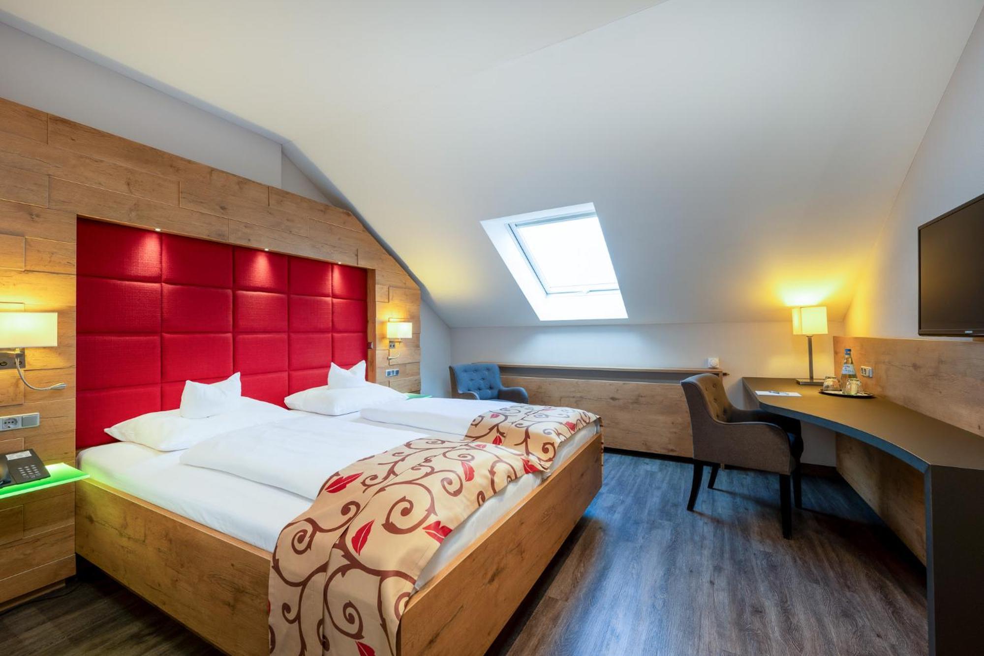 Landhotel Steiner Grossheirath Exterior photo