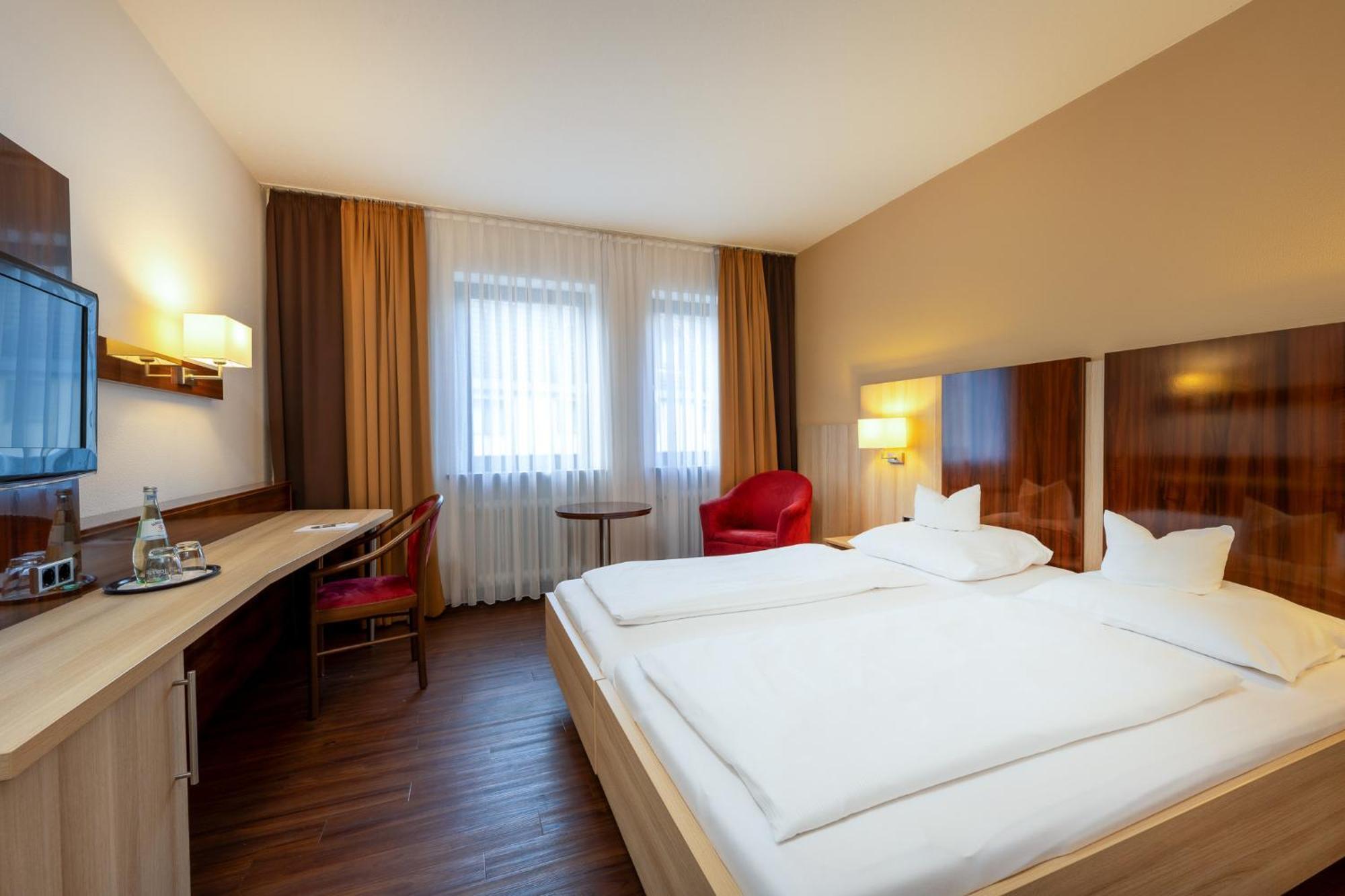 Landhotel Steiner Grossheirath Exterior photo