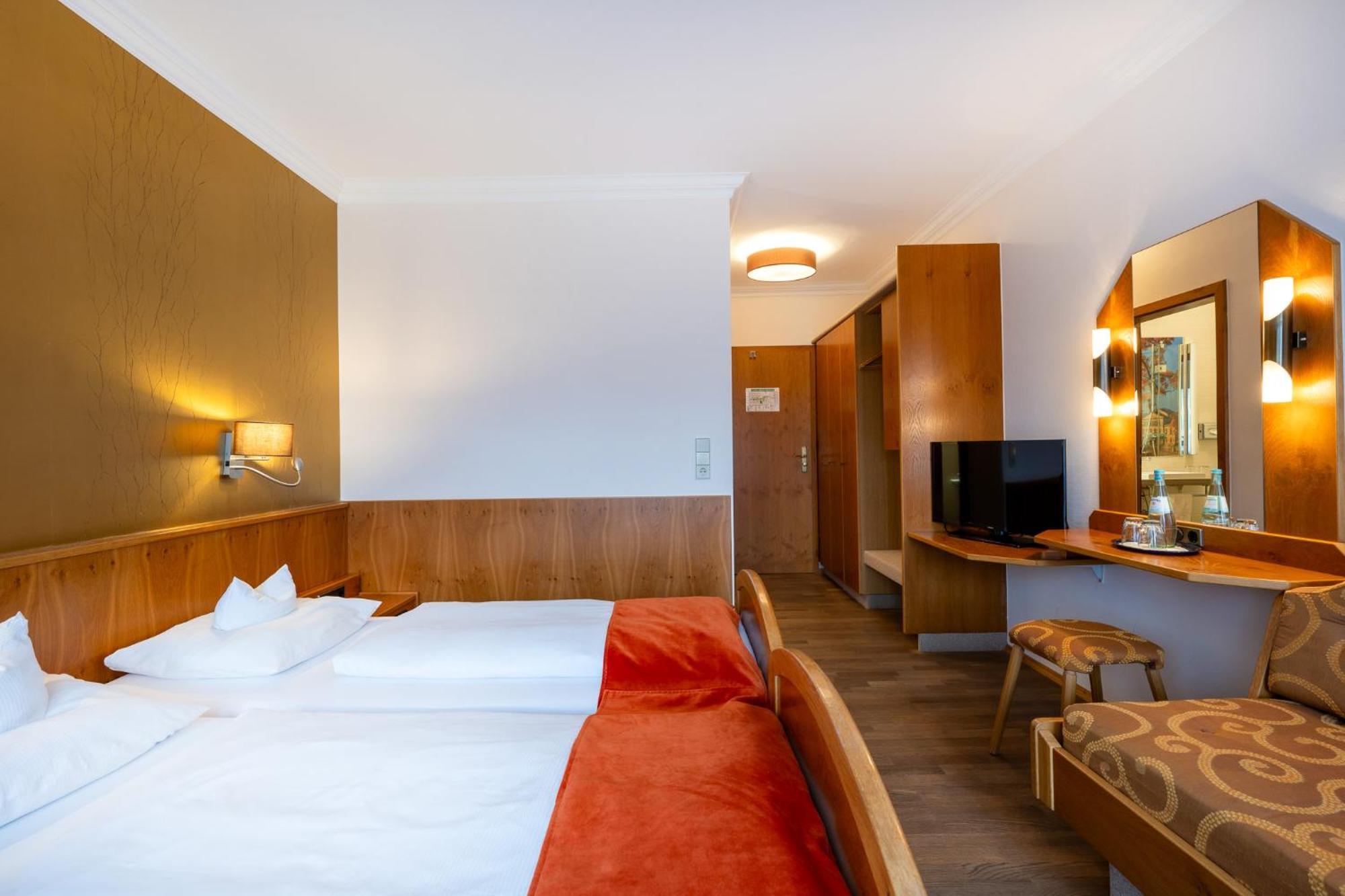 Landhotel Steiner Grossheirath Exterior photo