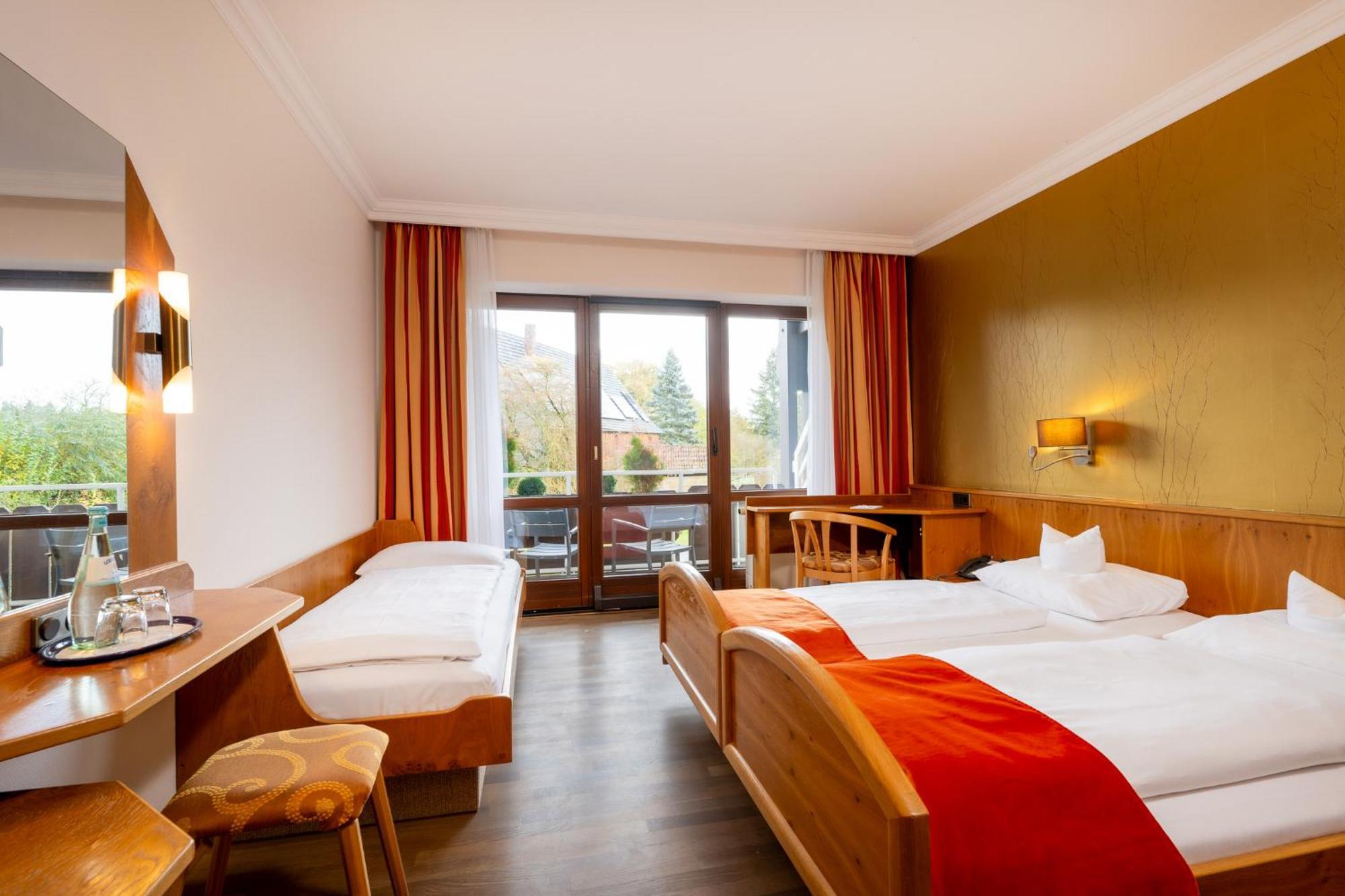 Landhotel Steiner Grossheirath Exterior photo