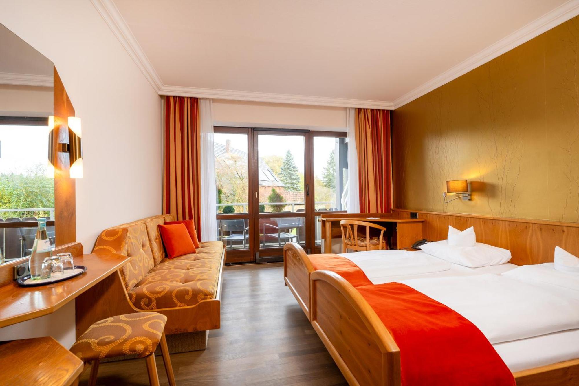 Landhotel Steiner Grossheirath Exterior photo