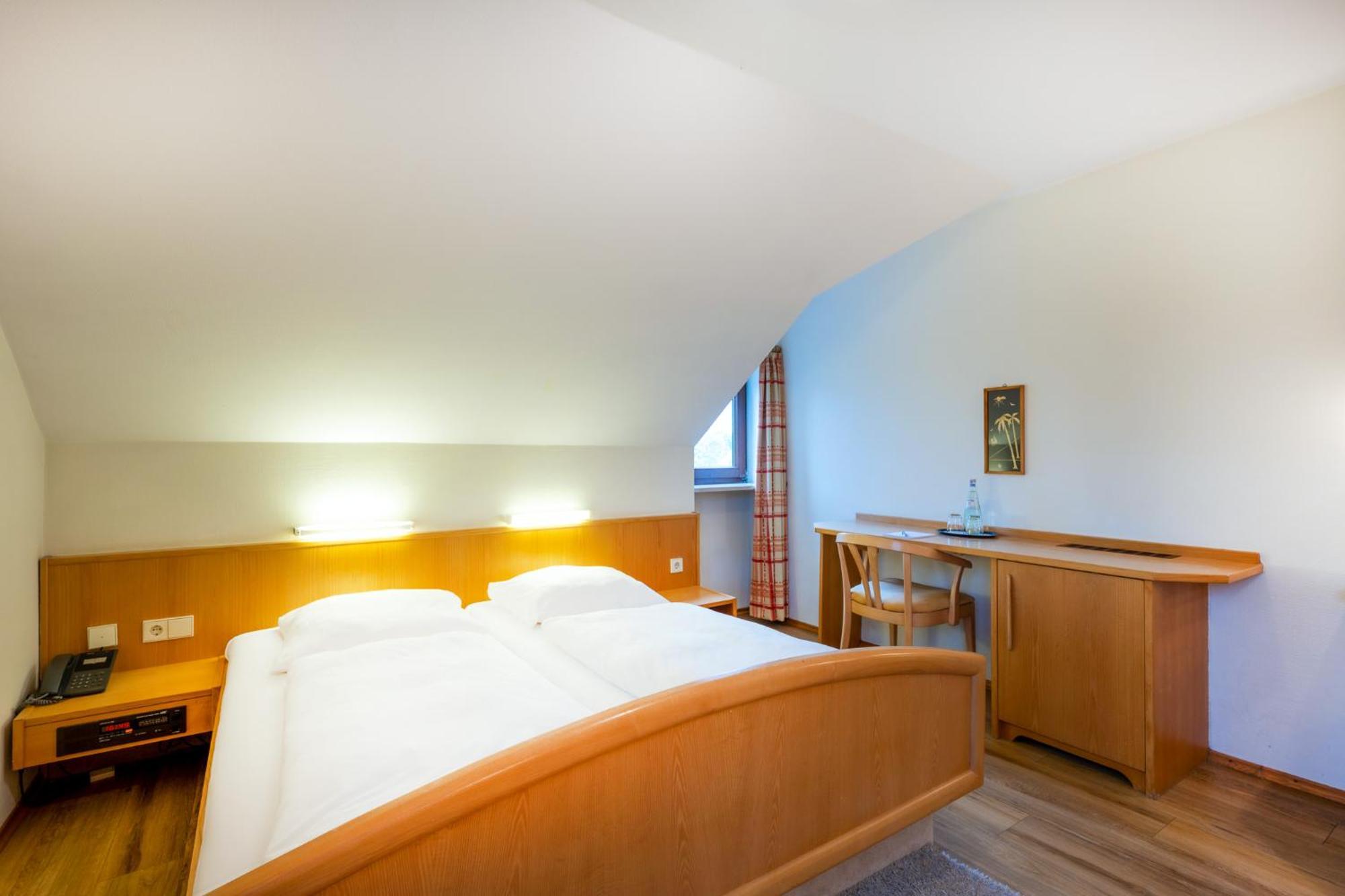 Landhotel Steiner Grossheirath Exterior photo