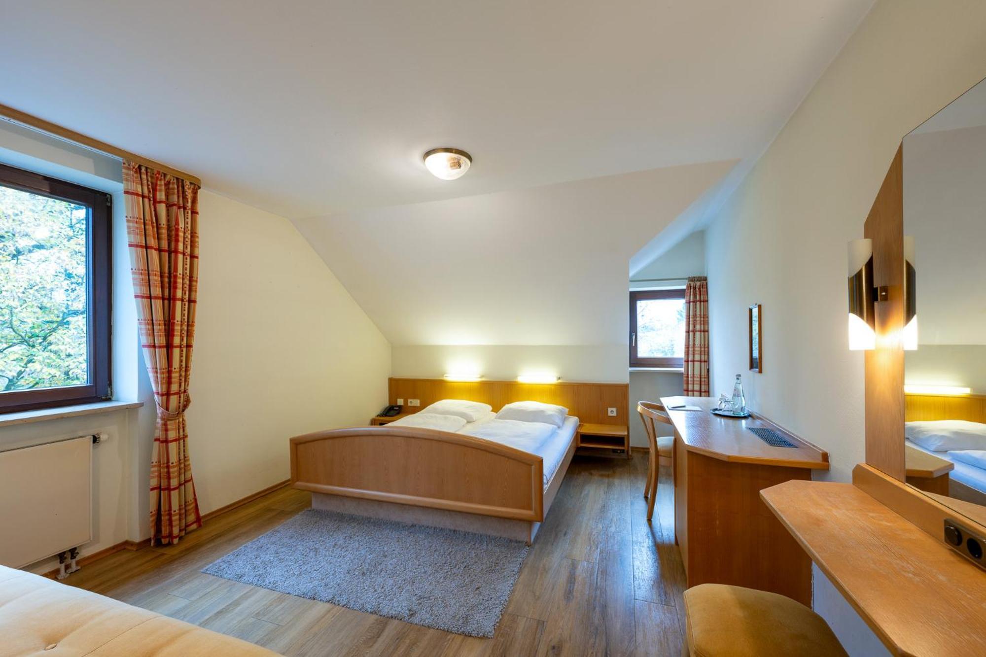 Landhotel Steiner Grossheirath Exterior photo
