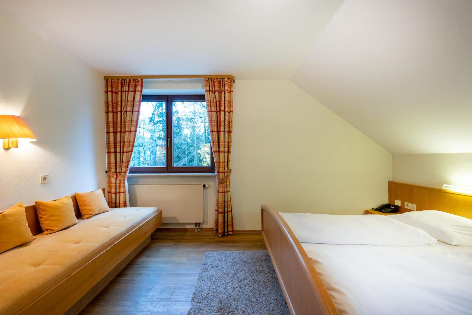 Landhotel Steiner Grossheirath Exterior photo